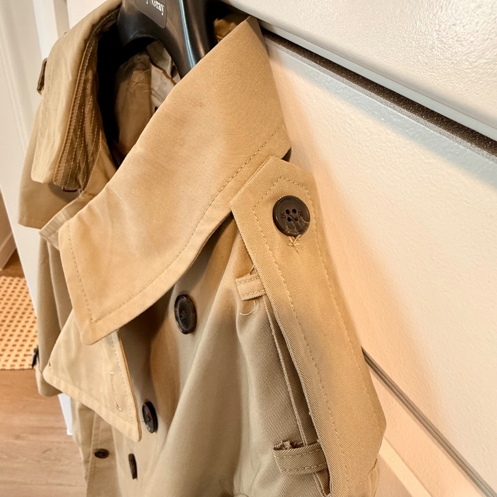 Brand New w tags!!! Banana Republic Mens Trench Coat. Khaki size L. Relaxed fit. - Picture 8 of 15
